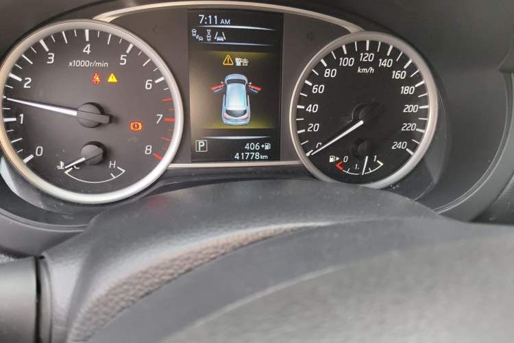 Used Nissan Tiida 2016 1.6L CVT Smart Drive Edition Odometer Close Up