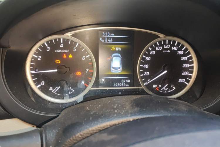 Used Nissan Tiida 2016 1.6L CVT Smart Drive Edition Odometer Close Up