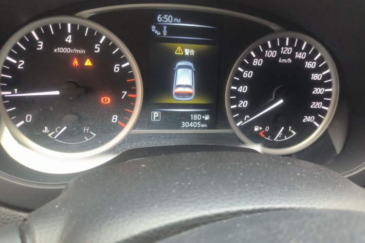 Used Nissan Tiida 2016 1.6L CVT Smart Drive Edition Odometer Close Up