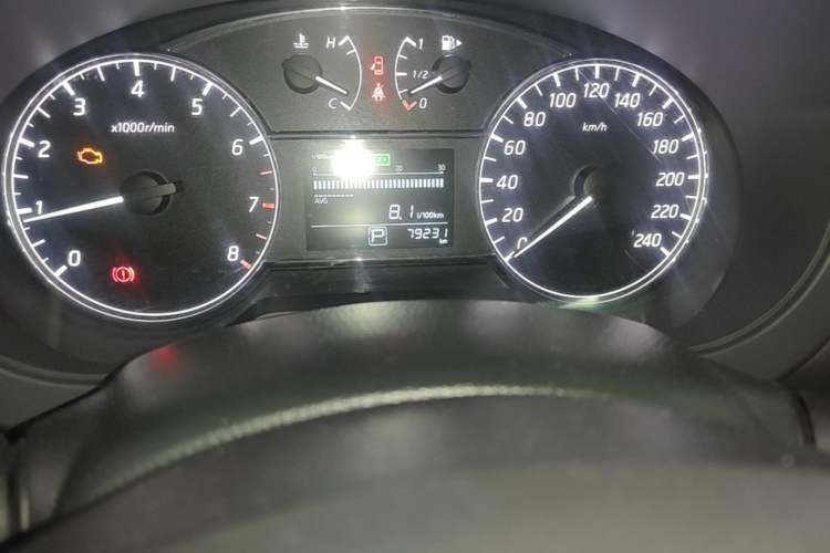 Used Nissan Tiida 2016 1.6L CVT Cool Dynamic Edition Odometer Close Up