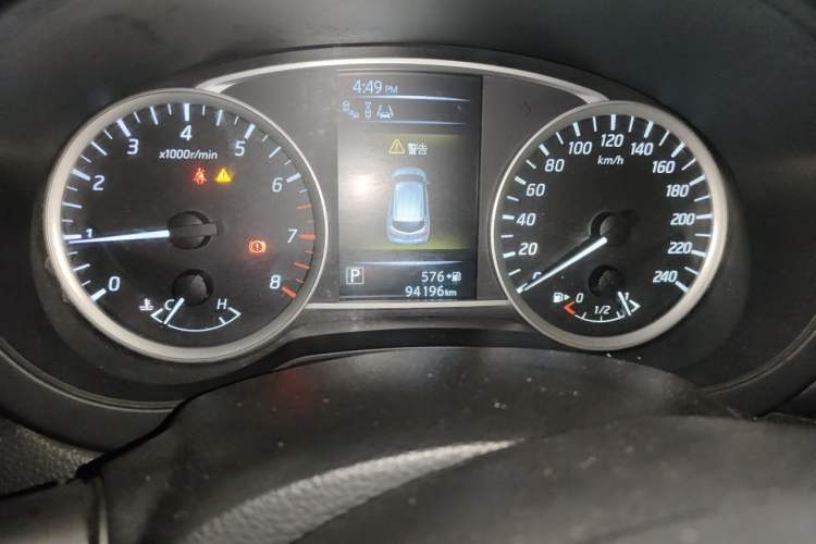 Used Nissan Tiida 2016 1.6L CVT Smart Drive Edition Odometer Close Up