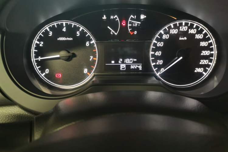 Used Nissan Tiida 2016 1.6L CVT Cool Dynamic Edition Odometer Close Up