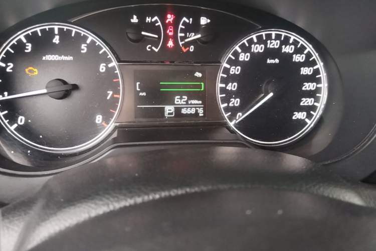 Used Nissan Tiida 2016 1.6L CVT Cool Dynamic Edition Odometer Close Up