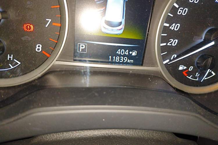 Used Nissan Tiida 2016 1.6L CVT Smart Drive Edition Odometer Close Up