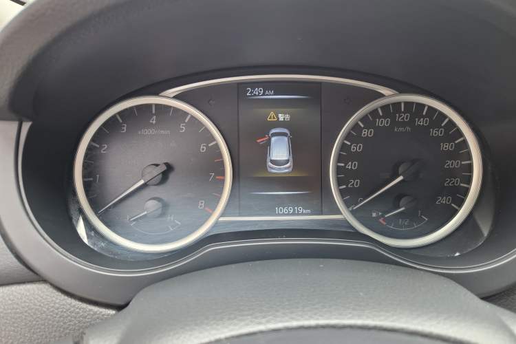 Used Nissan Tiida 2016 1.6L CVT Smart Drive Edition Odometer Close Up