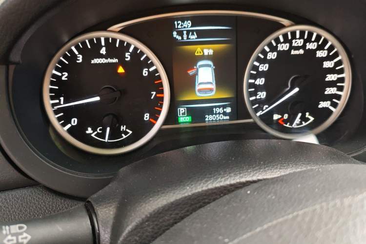 Used Nissan Tiida 2016 1.6L CVT Smart Drive Edition Odometer Close Up