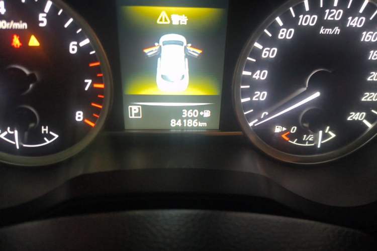 Used Nissan Tiida 2016 1.6L CVT Smart Drive Edition Odometer Close Up