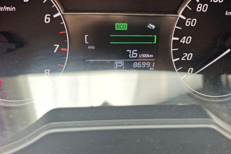 Used Nissan Tiida 2016 1.6L CVT Cool Dynamic Edition Odometer Close Up