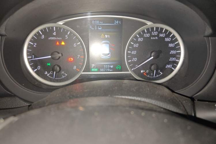 Used Nissan Tiida 2016 1.6L CVT ZhiZun Edition Odometer Close Up