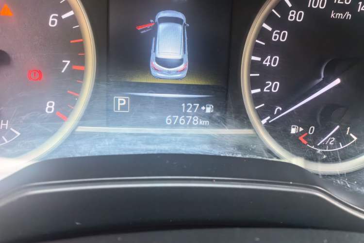Used Nissan Tiida 2016 1.6L CVT Smart Drive Edition Odometer Close Up