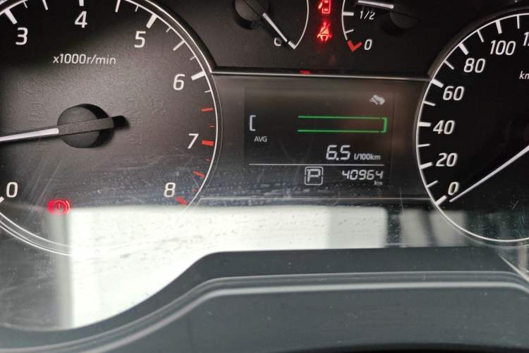 Used Nissan Tiida 2016 1.6L CVT Cool Dynamic Edition Odometer Close Up
