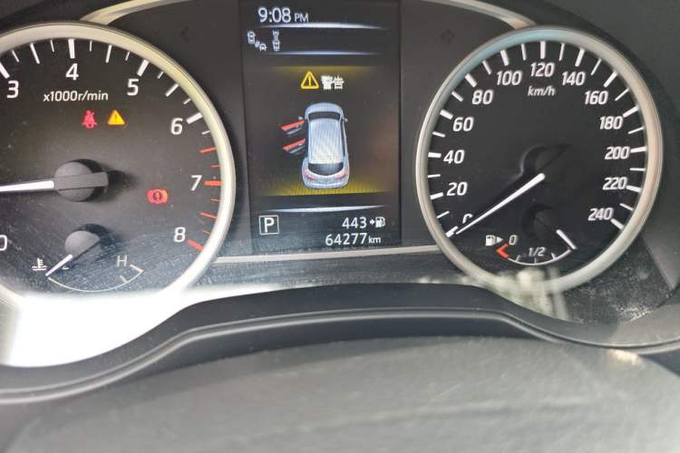 Used Nissan Tiida 2016 1.6L CVT Cool Dynamic Edition Odometer Close Up