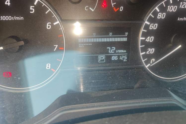 Used Nissan Tiida 2016 1.6L CVT Cool Dynamic Edition Odometer Close Up