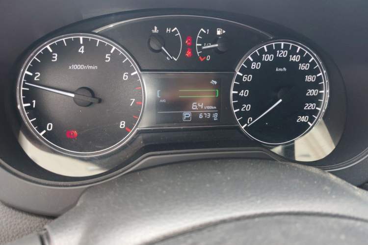 Used Nissan Tiida 2016 1.6L CVT Cool Dynamic Edition Odometer Close Up