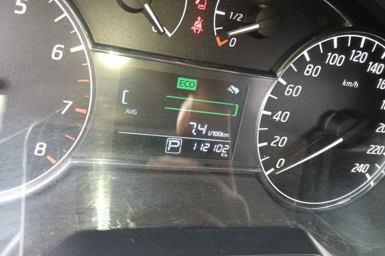 Used Nissan Tiida 2016 1.6L CVT Cool Dynamic Edition Odometer Close Up