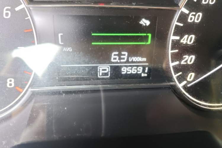 Used Nissan Tiida 2016 1.6L CVT Cool Dynamic Edition Odometer Close Up