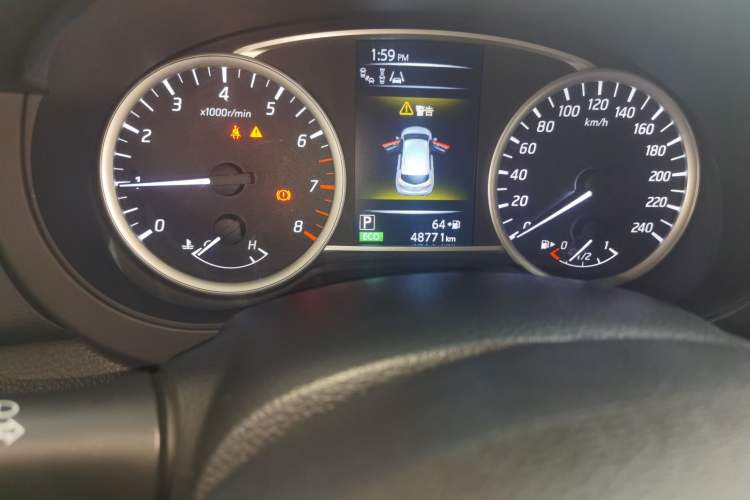 Used Nissan Tiida 2016 1.6L CVT Smart Drive Edition Odometer Close Up
