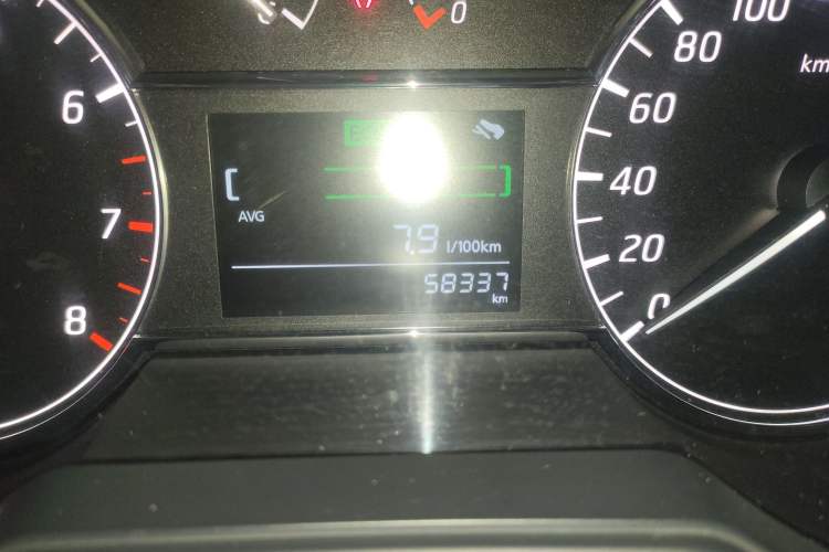 Used Nissan Tiida 2016 1.6L Manual Cool Edition Odometer Close Up