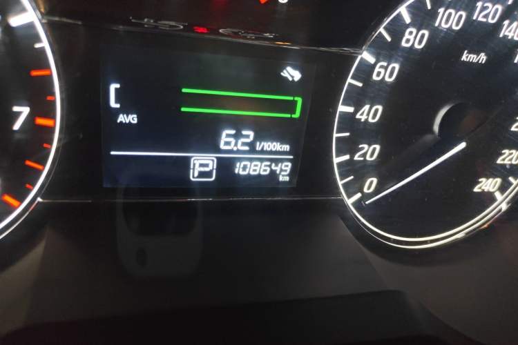 Used Nissan Tiida 2016 1.6L CVT Cool Dynamic Edition Odometer Close Up