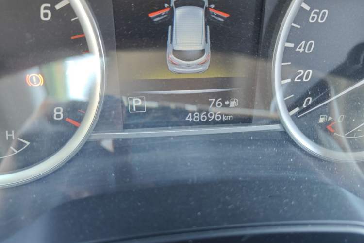 Used Nissan Tiida 2016 1.6L CVT Cool Dynamic Edition Odometer Close Up