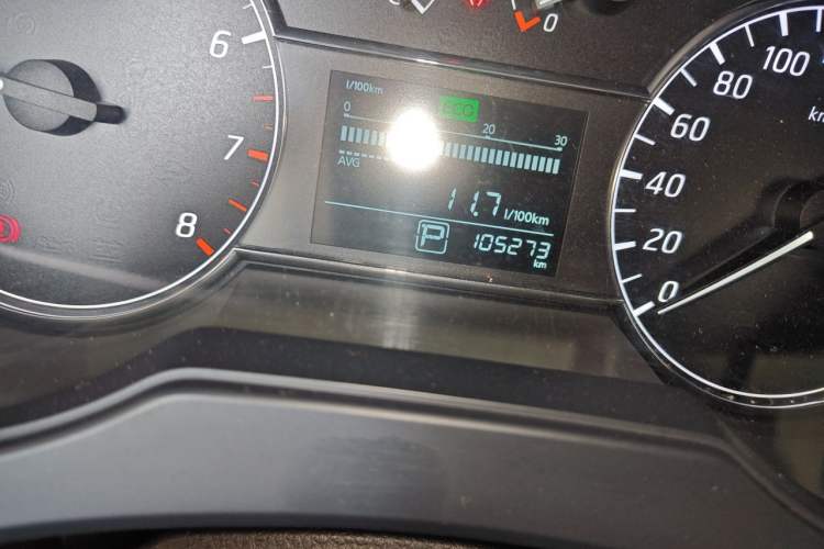 Used Nissan Tiida 2016 1.6L CVT Cool Dynamic Edition Odometer Close Up