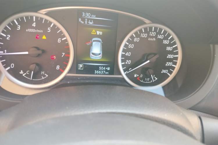 Used Nissan Tiida 2016 1.6L CVT Smart Drive Edition Odometer Close Up