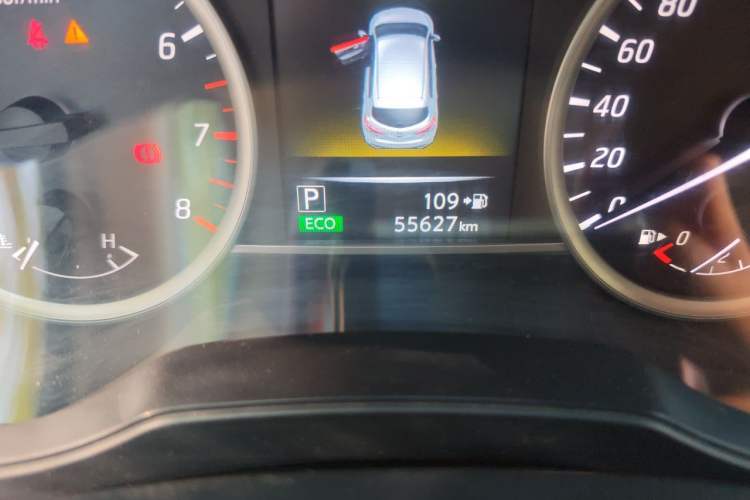 Used Nissan Tiida 2016 1.6L CVT Cool Dynamic Edition Odometer Close Up