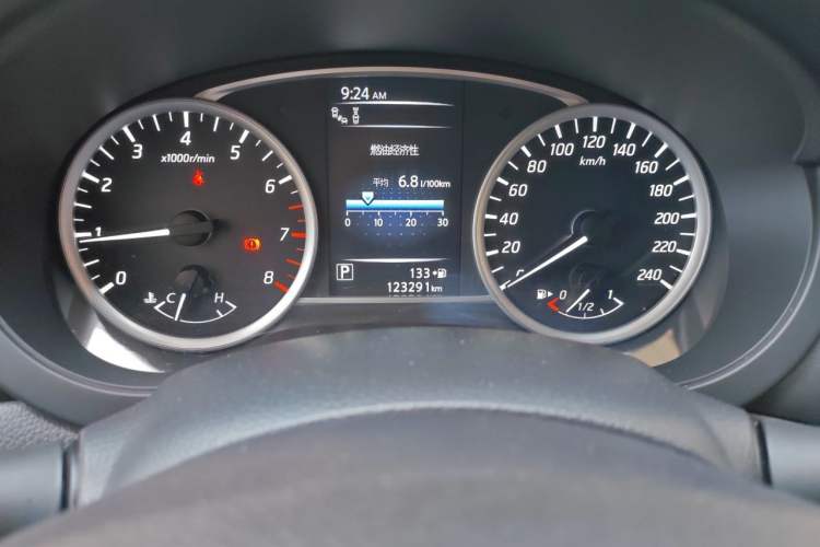 Used Nissan Tiida 2016 1.6L CVT Smart Drive Edition Odometer Close Up