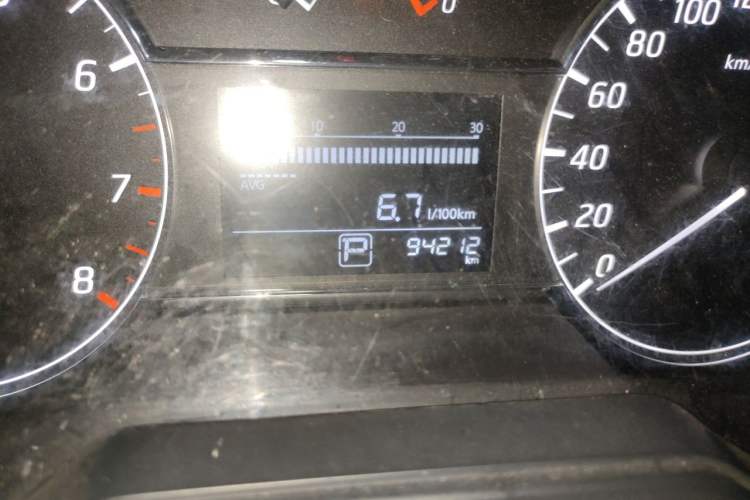 Used Nissan Tiida 2016 1.6L CVT Cool Dynamic Edition Odometer Close Up