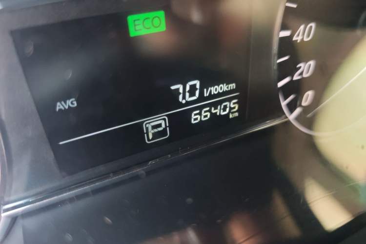 Used Nissan Tiida 2016 1.6L CVT Cool Dynamic Edition Odometer Close Up