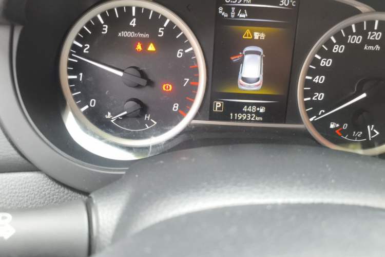 Used Nissan Tiida 2016 1.6L CVT ZhiZun Edition Odometer Close Up
