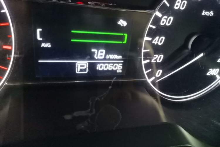 Used Nissan Tiida 2016 1.6L CVT Cool Dynamic Edition Odometer Close Up