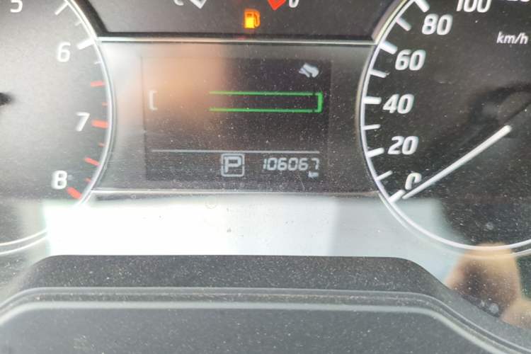 Used Nissan Tiida 2016 1.6L CVT Cool Dynamic Edition Odometer Close Up
