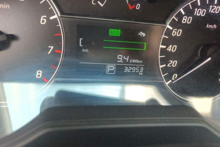 Used Nissan Tiida 2016 1.6L CVT Cool Dynamic Edition Odometer Close Up