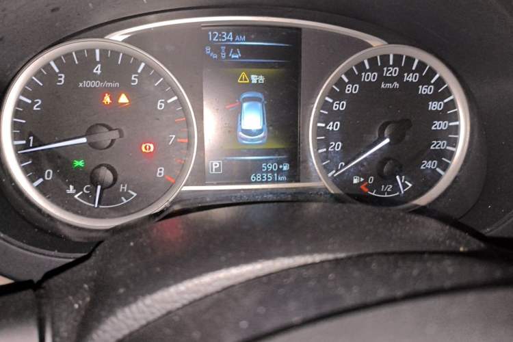 Used Nissan Tiida 2016 1.6L CVT Smart Drive Edition Odometer Close Up