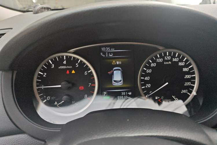 Used Nissan Tiida 2016 1.6L CVT Cool Dynamic Edition Odometer Close Up