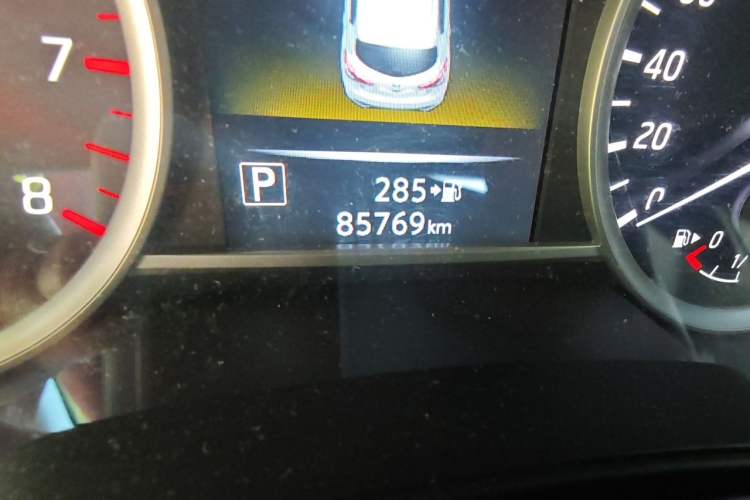 Used Nissan Tiida 2016 1.6L CVT ZhiZun Edition Odometer Close Up
