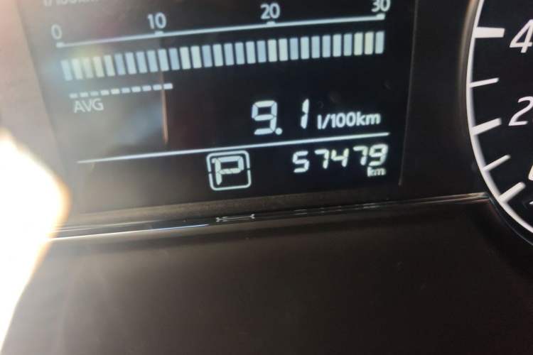 Used Nissan Tiida 2016 1.6L CVT Cool Dynamic Edition Odometer Close Up