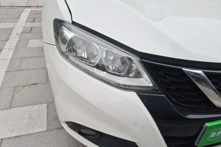 Used Nissan Tiida 2016 1.6L CVT Smart Drive Edition Right Front Headlight