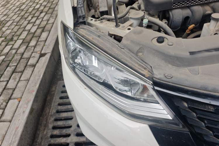 Used Nissan Tiida 2016 1.6L CVT Smart Drive Edition Right Front Headlight