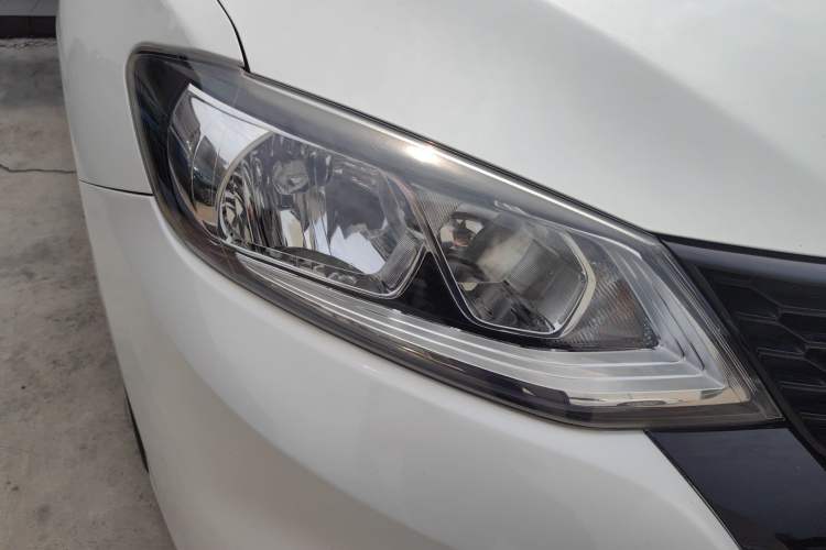 Used Nissan Tiida 2016 1.6L CVT Smart Drive Edition Right Front Headlight