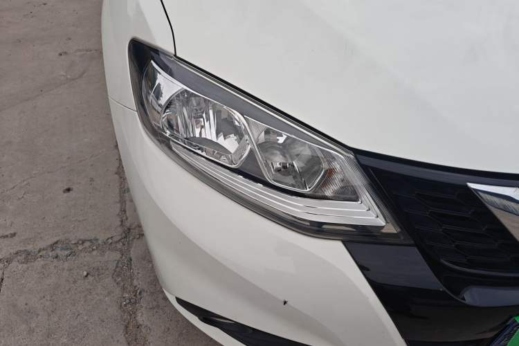 Used Nissan Tiida 2016 1.6L CVT Cool Dynamic Edition Right Front Headlight