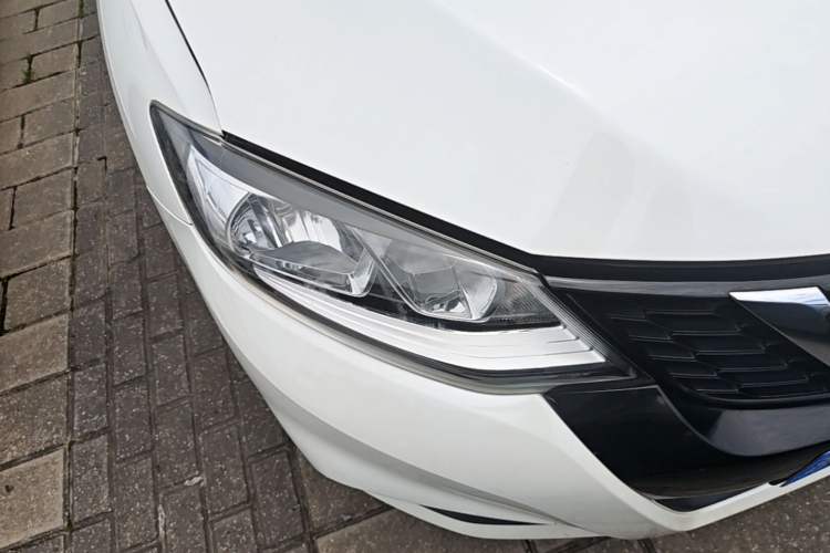 Used Nissan Tiida 2016 1.6L CVT Smart Drive Edition Right Front Headlight