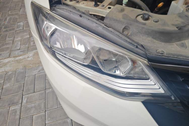 Used Nissan Tiida 2016 1.6L CVT Smart Drive Edition Right Front Headlight