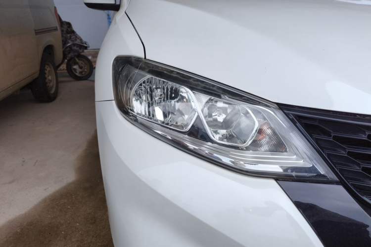 Used Nissan Tiida 2016 1.6L CVT Smart Drive Edition Right Front Headlight