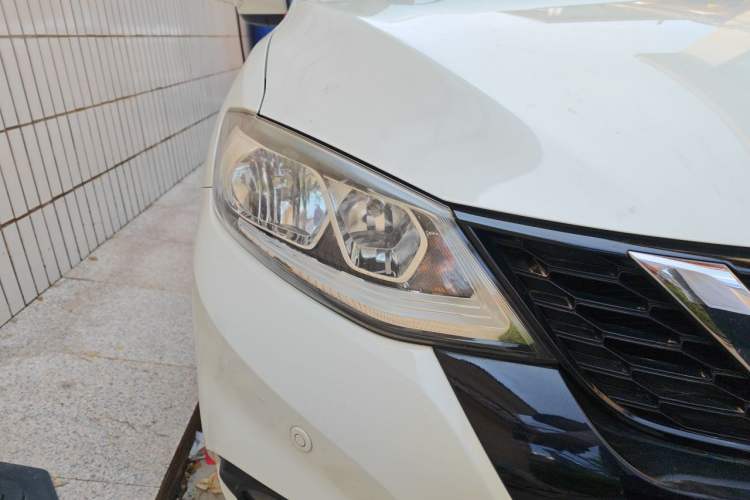 Used Nissan Tiida 2016 1.6L CVT Smart Drive Edition Right Front Headlight