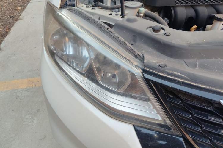 Used Nissan Tiida 2016 1.6L CVT Smart Drive Edition Right Front Headlight