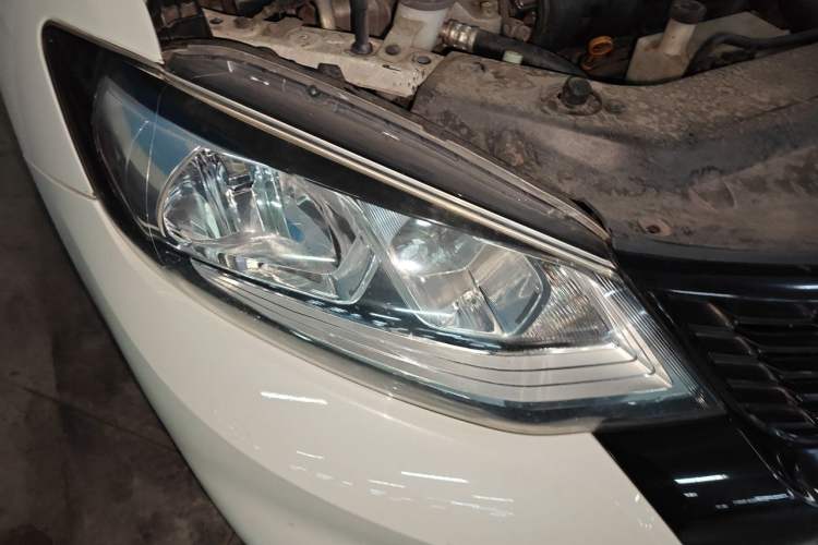 Used Nissan Tiida 2016 1.6L CVT Cool Dynamic Edition Right Front Headlight