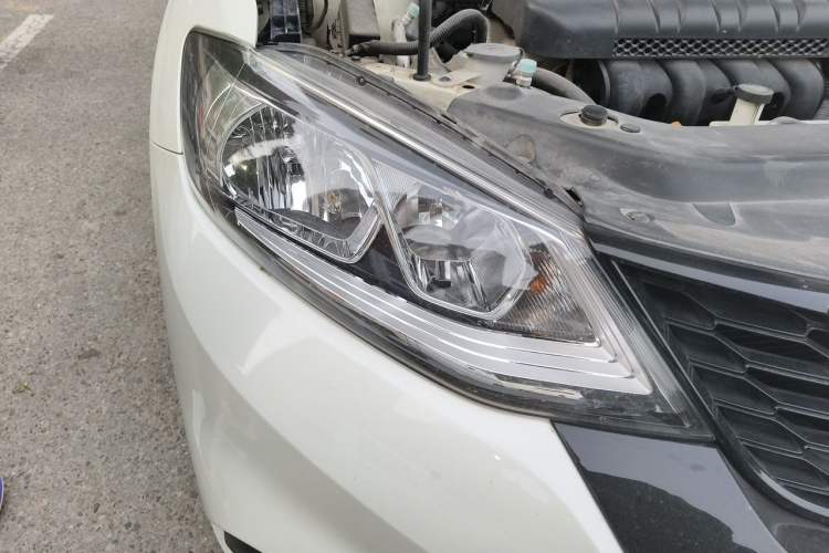 Used Nissan Tiida 2016 1.6L CVT Smart Drive Edition Right Front Headlight