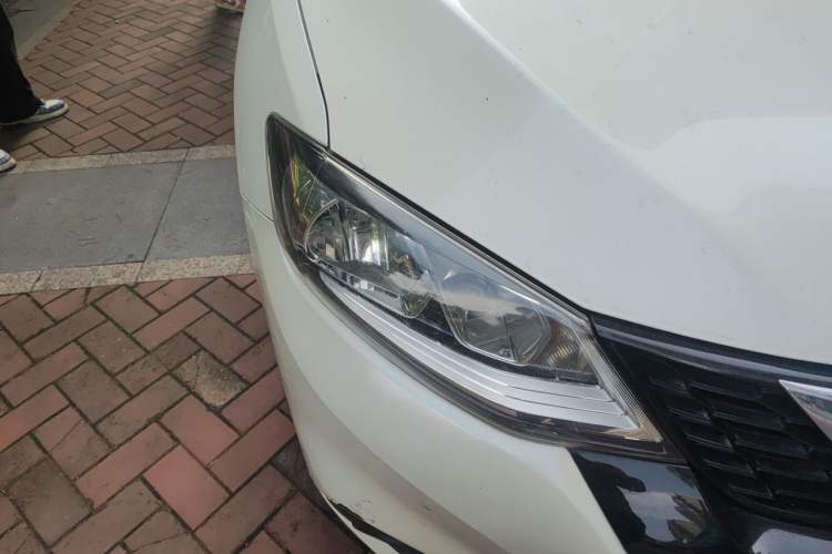 Used Nissan Tiida 2016 1.6L CVT Smart Drive Edition Right Front Headlight